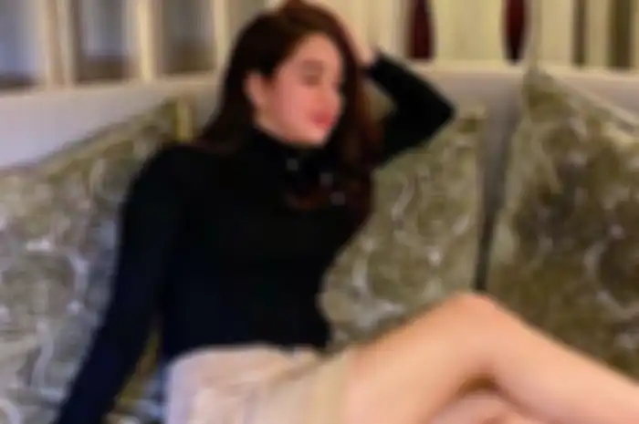 Baru saja tersandung kasus prostitusi online, Hana Hanifah kembali berulah gegara video goyangannya dengan 3 pria