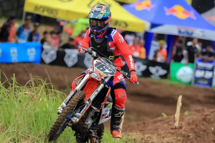 Crosser Farhan Hendro Juarai MX1 Powertrack 2021 Bersama Tim RMS AHRS Jasti Putra