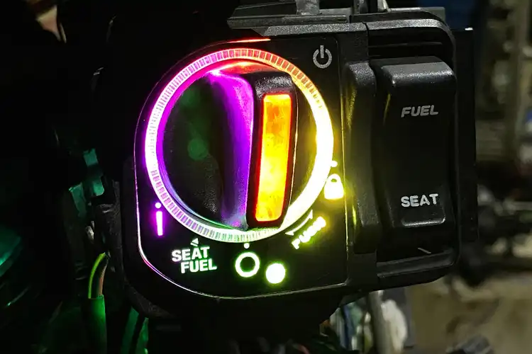 Tampilan Kontak Keyless Honda PCX Makin Keren Pakai LED yang Bisa Diatur Lewat Smartphone, Segini Banderolnya
