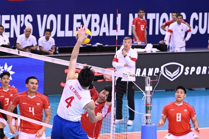 Timnas bola voli putra Indonesia menghadapi Vietnam pada perebutan peringkat 5-8 AVC Nations Cup 2025 di Isa bin Rashid Hall, Isa Town, Bahrain,  Minggu (22/6/2025).