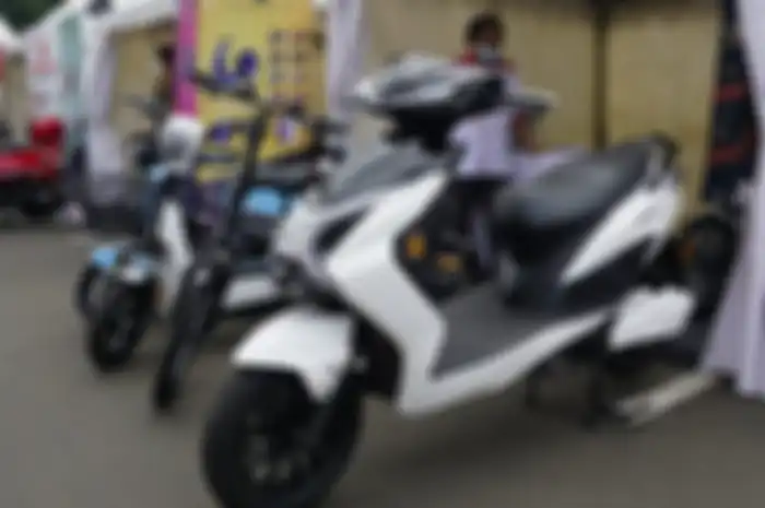 Motor listrik Viar Stroom, ini dia harga dan cicilannya.