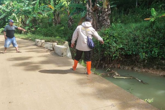 Lokasi TKP ditemukannya pengendara motor Honda CBR yang tewas terseret banjir bandang.