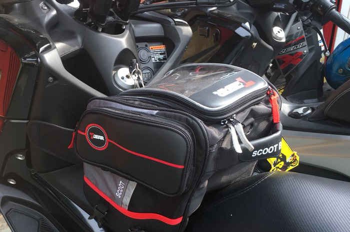 Scoot Bag terpasang di Yamaha NMAX