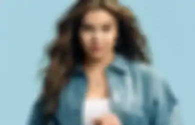 Hailee Steinfeld Comeback Bareng Rapper Anderson Paak dengan Coast