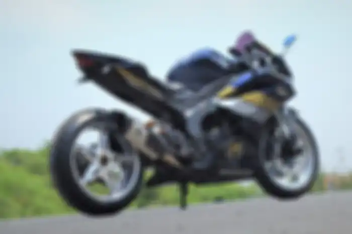 Lengan ayun dan pelek pakai copotan dari MV Agusta, desain peleknya khas model bintang