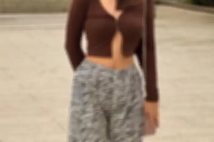 Tampilan seksi Livy Renata