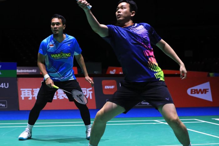 Pasangan ganda putra Indonesia, Mohammad Ahsan/Hendra Setiawan lakukan uji coba lapangan jelang Kejuaraan Dunia 2022, Minggu (21/8/2022)