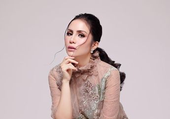 Referensi Kebaya Anggun nan Elegan ala Momo Geisha yang Dikenakan saat Hadiri Acara Beston Sang Adik Ipar