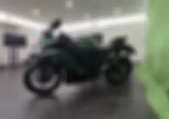 Motor Baru Kawasaki Ninja ZX-25R Ada Fitur Rideology, Harganya Beda Rp3 Juta dari Versi Lawas