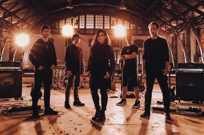 Cokelat merilis ulang lagu 'Bunga Tidur', single perdana mereka saat masih masuk dalam kompilasi 'Indie Ten' 1998