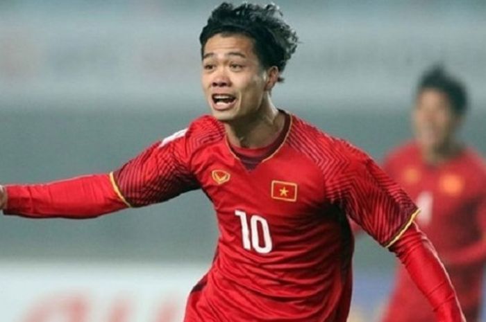  Striker timnas Vietnam, Nguyen Cong Phuong merayakan golnya dalam pertandingan persahabatan.