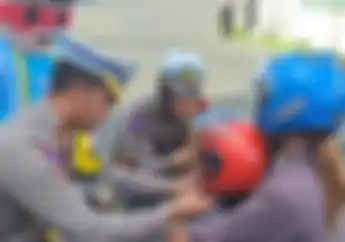 Momen Valentine Day, Polisi Pakai Cara Unik Tindak Pelanggar Lalu Lintas