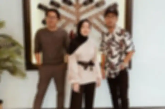 Ayus (kiri), Nissa Sabyan (tengah), dan Kamal (kanan).