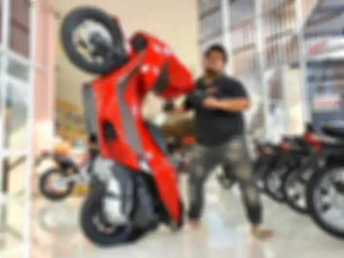 Chang Big Buriram bersama motor Honda PCX 160 2021 terbarunya