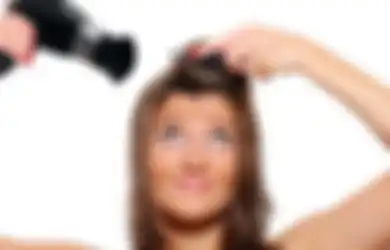 Cara Jitu Keringkan Rambut Setelah Keramas Tanpa Hair Dryer, Hemat!