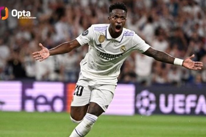 Pemain Real Madrid, Vinicius Junir, melakukan selebrasi usai mencetak gol ke gawang Man City pada laga semifinal Liga Champions 2022-2023 yang berlangsung di Santiago Bernabue, Rabu (10/5/2023)