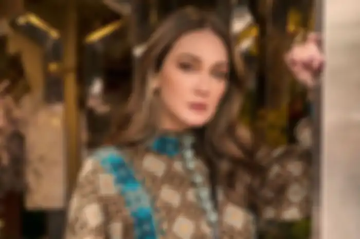 Luna Maya kena damprat warganet