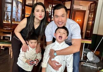 Bukti Sandra Dewi Tetap Merendah Meski Suaminya Konglomerat, Tak Gengsi Jualan Sepatu sampai Layani Pelanggan