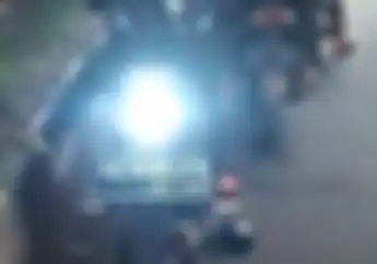 Parah! Bikin Silau, Pengguna Suzuki Satria F150 Ini Pasang Lampu Proyektor di Lampu Rem