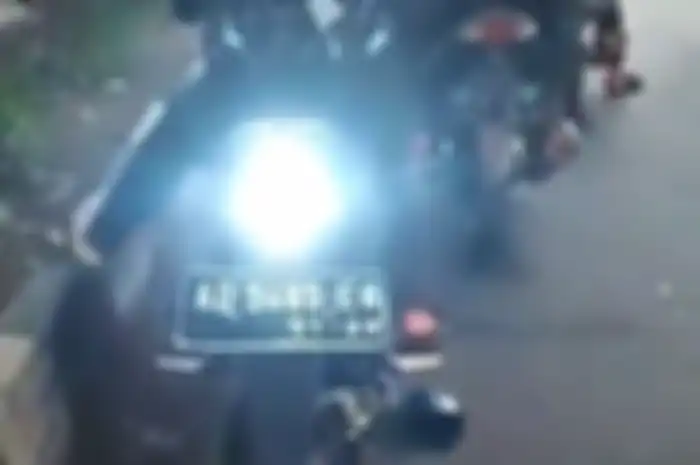 Lampu proyektor dijadikan lampu rem