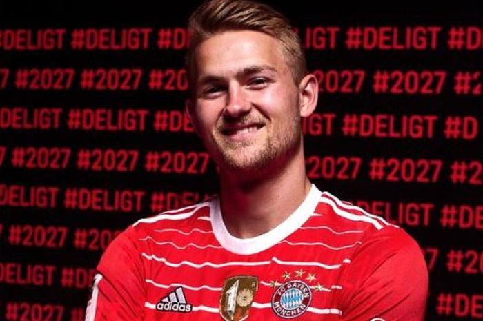 Berkat pindah ke Bayern Muenchen, Matthijs de Ligt dua kali masuk geng bek termahal.