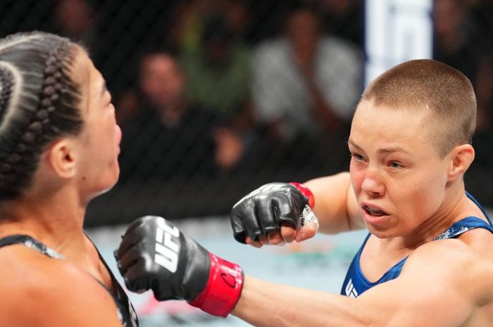 Petarung Amerika Serikat, Rose Namajunas vs Tracy Cortez pada UFC Fight Night, Minggu (14/7/2024).