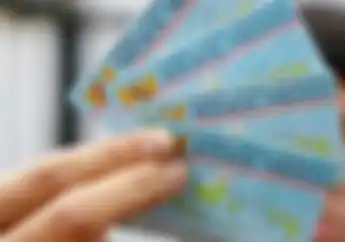 Dibagi-bagi Uang Rp3,55 Juta Bulan Ini dari Pemerintah, Khusus WNI berusia 18 Tahun
