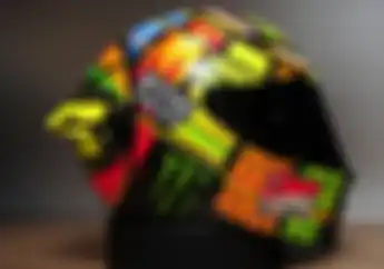 Video Desain Helm Valentino Rossi 1996-2017, Paling Keren yang Mana?