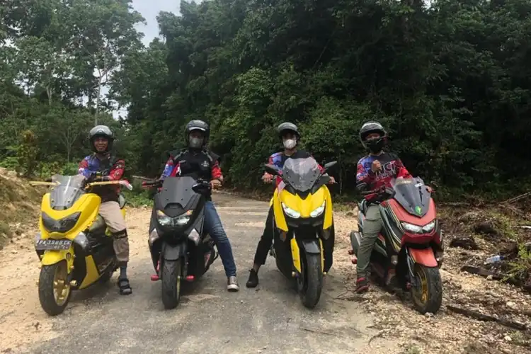 Dua Jempol, Bikers Maxi Yamaha Turing Sekalian Bagi-bagi Sembako dan Promosi Wisata