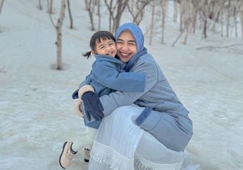 Sweet Banget! Moana Temani Ria Ricis yang Terbaring di Rumah Sakit, sang YouTuber Keracunan Makanan