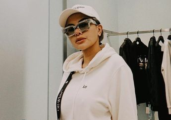 Bikin Pangling  Netizen, Intip Gaya Nikita Mirzani dalam Balutan Kebaya Anne Avantie