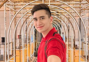 Datangi Kampung Kumuh, Verrell Bramasta Auto Kaget Ketakutan Saat Disodori Ikan, Aksi Pukul Manja Slay Jadi Sorotan, Warganet: Anak Mami!