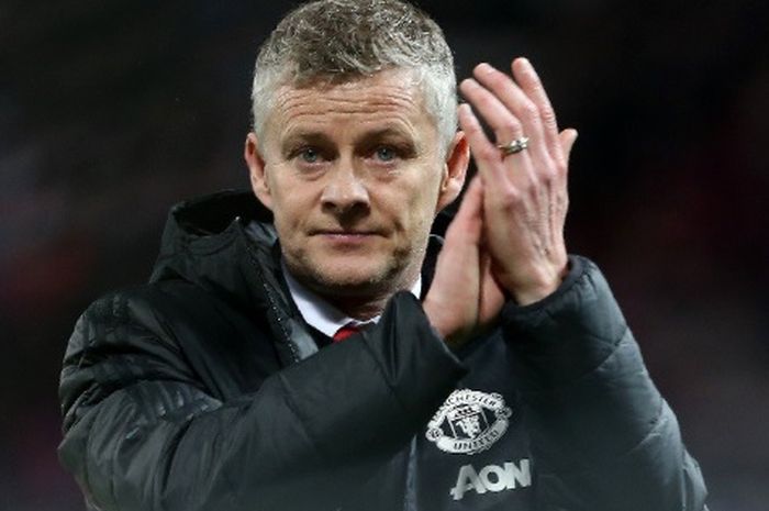 Pelatih interim Manchester United, Ole Gunnar Solskjaer, seusai timnya dikalahkan Paris Saint-Germain dalam laga leg pertama babak 16 besar Liga Champions di Stadion Old Trafford, Selasa (12/2/2019).