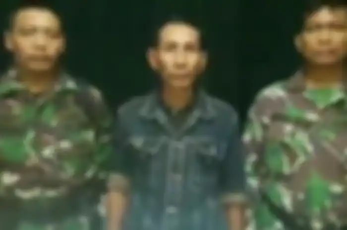 Tukang parkir yang terlibat cekcok dengan anggota TNI langsung digiring ke Kodim 0614 Kota Cirebon.