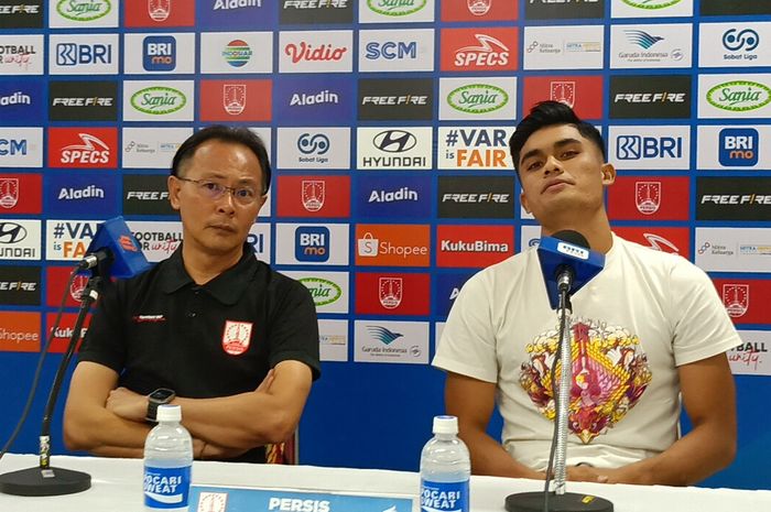 Pelatih Ong Kim Swee bersama striker Timnas Indonesia Ramadhan Sananta ketika masih mengasuh Persis Solo dalam jumpa pers sebelum laga melawan Barito Putera, 2 Desember  2024. 