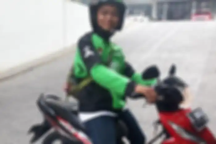 Rustam, driver ojol tuli yang sering ditolak penumpang