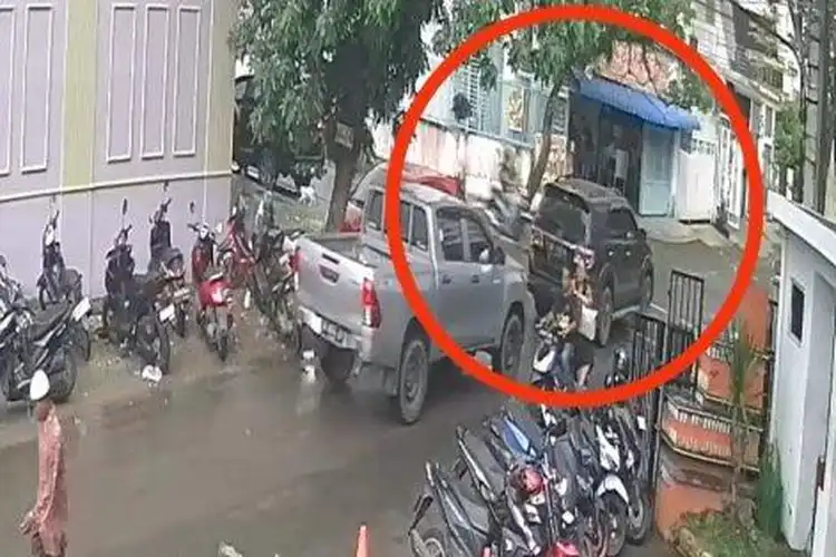 Toyota Fortuner Tabrak Pemotor di Medan Hingga Terkapar, Sopir Fortuner Kabur Tancap Gas