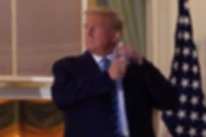 Dipandang Sok Kebal Covid-19, Aksi Lepas Masker Donald Trump Dikritik Banyak Orang 
