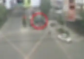 Video Detik - detik Truk Seruduk Kerumunan Pemotor di Lampu Merah Karena Rem Blong
