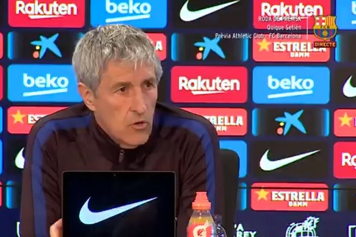 Pelatih Barcelona, Quique Setien, berbicara dalam konferensi pers pada Rabu (5/2/2020).