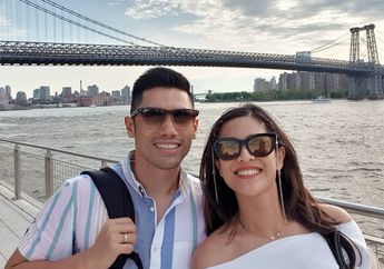 Disunting Pengusaha Tajir, Dian Sastro Lebih Pilih Tampil Cuek dengan Celana Jeans Sobek Sambil Pakai Tas Mini Seharga Rp 22,4 Juta