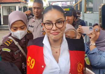 Pembacaan Eksepsi Nikita Mirzani Diwarnai Isak Tangis, Ahli Ekspresi Soroti Gerak Gerik Ibunda Lolly