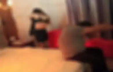 Pak Kades Digerebek Warga Tengah Malam Berduaan dengan Istri Orang, Gelagat Tak Beres Dicurigai