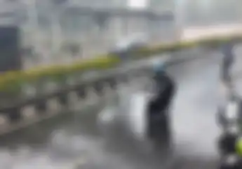 Masuk Musim Hujan, Ingat Lagi 5 Tips Merawat Jas Hujan Agar Awet