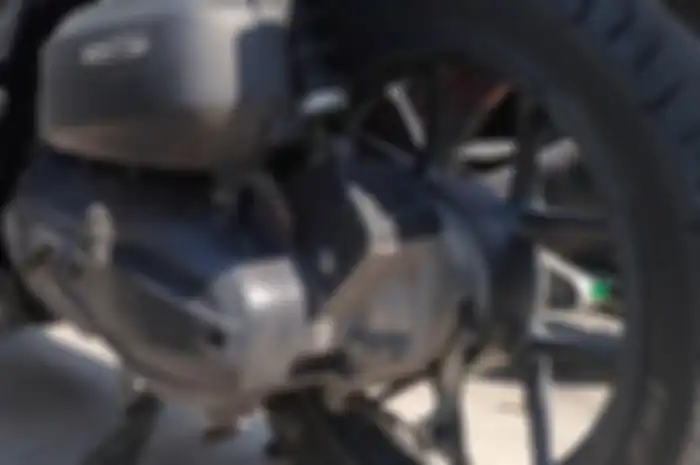 Ilustrasi roda belakang pada motor matic.