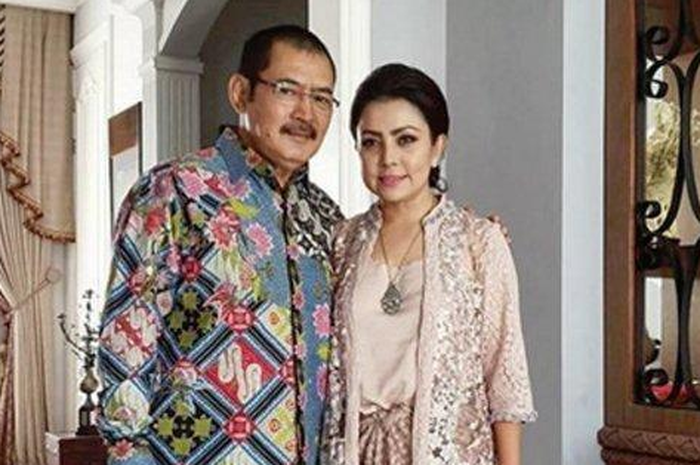 Mayangsari dan Bambang Trihatmodjo.  