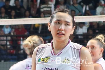 Middle Blocker Jakarta Popsivo Polwan, Yolla Yuliana, saat berlaga di babak grand final Proliga 2025 di GOR Amongrogo, Yogyakarta, Sabtu (10/5/2025)