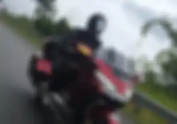 Hemmm Nyaman Seperti Duduk Di  Sofa Naik Honda Gold Wing Tour Ini