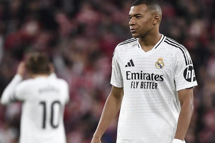 Real Madrid kalah dari Athletic Club dalam lanjutan Liga Spanyol 2024-2025, momen itu diwarnai kegagalan eksekusi penalti dari Kylian Mbappe.