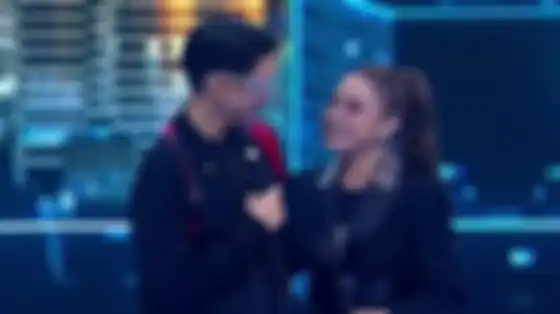 Rossa salah tingkah saat Afgan tiba-tiba muncul sebagai bintang tamu di Grand Final Indonesian Idol 2021.